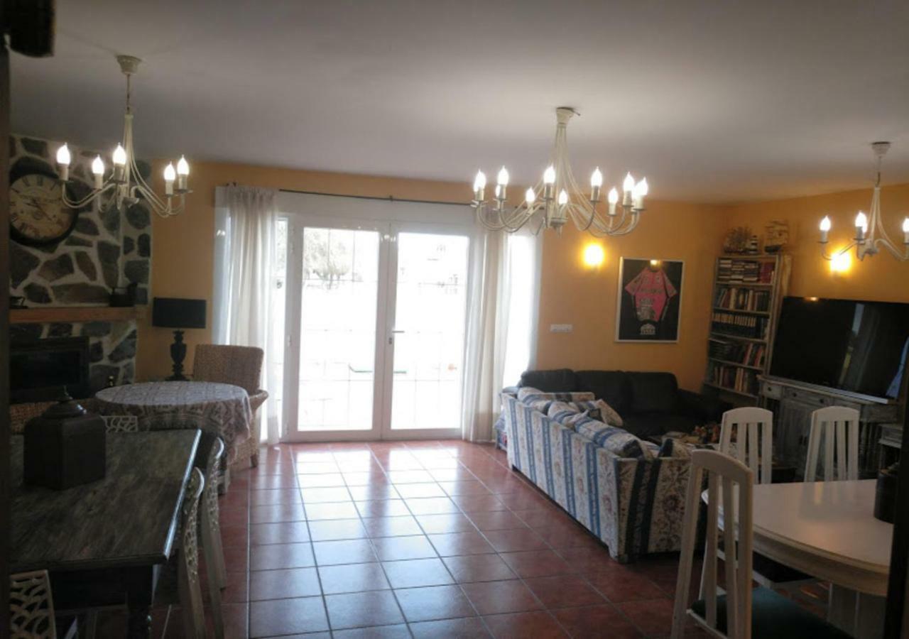 Tiara Vacaciones Villa Nava de la Asuncion Kültér fotó